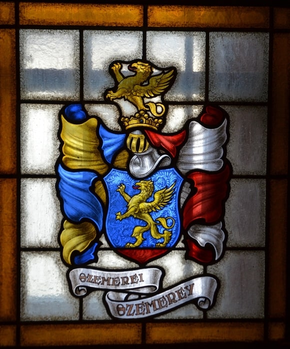 A répceszemerei Szemerey család címere a Soproni Levéltár ablakán
