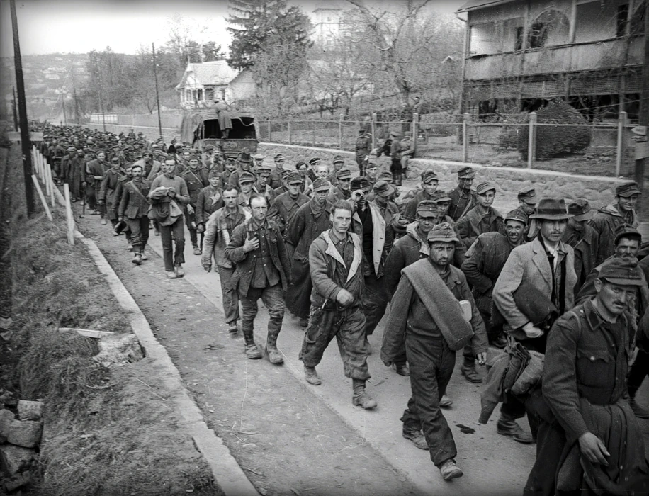 Vonuló magyar hadifoglyok, 1945.