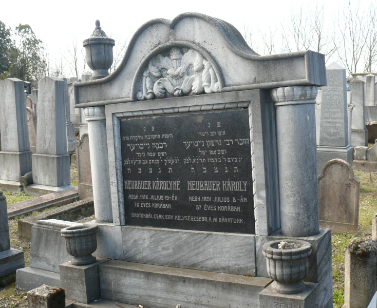 Neubauer Károly síremléke