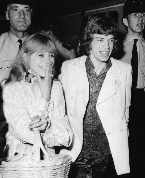 Mazochizmus, pandémia és a Rolling Stones – Marianne Faithfull magyarországi felmenői